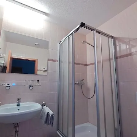 Capsulehotel Erzgebirgischer Hof - Thum, Doppelzimmer Mit Bad Dusche Wc Thum